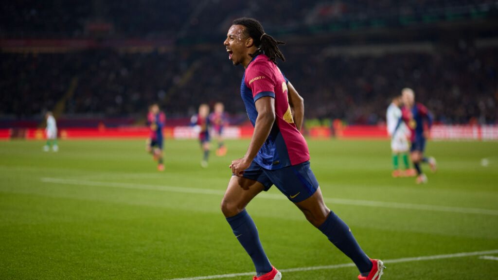  Jules Koundé celebrando su gol contra el Betis (Europa Press)