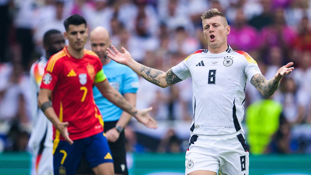 Toni Kroos, tras la entrada a Pedri.