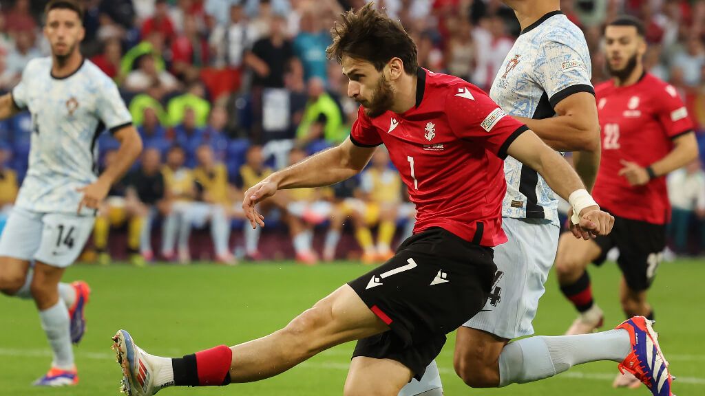  El disparo de Kvaratskhelia en su gol (X: @EURO2024)