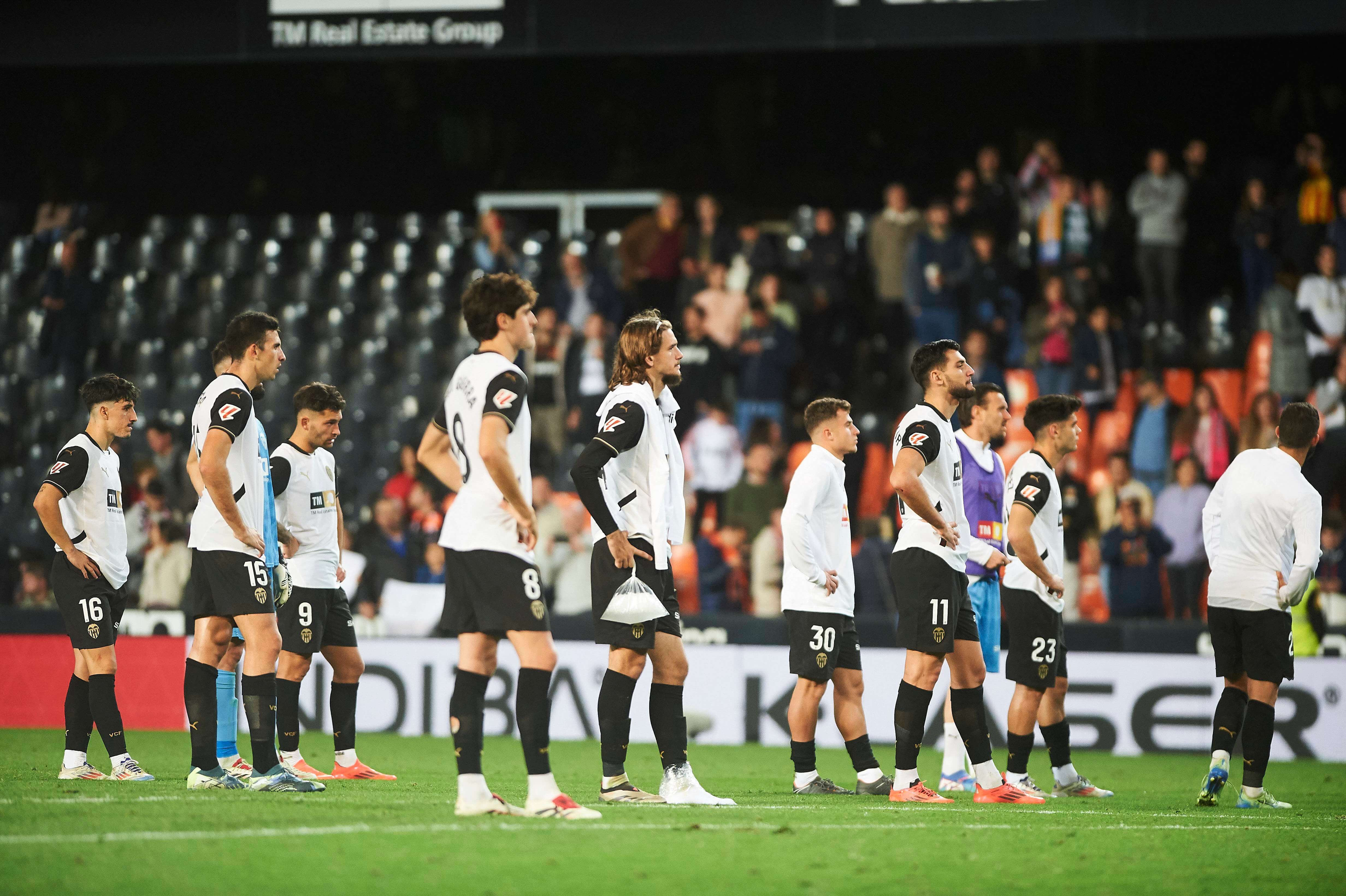  La bronca de Mestalla tras la última derrota, hasta la fecha, con Peter Lim al frente.