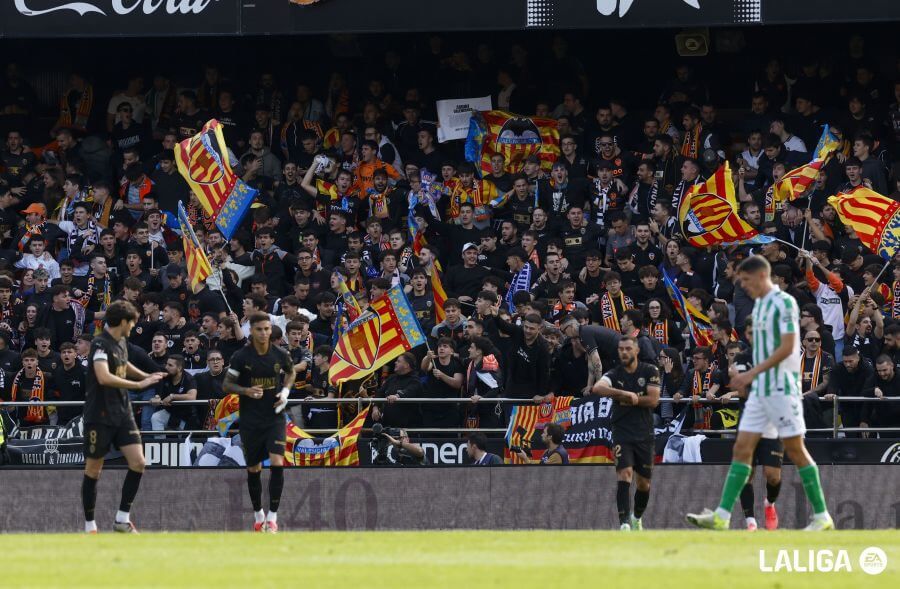 La Curva de Mestalla, ante el Real Betis.