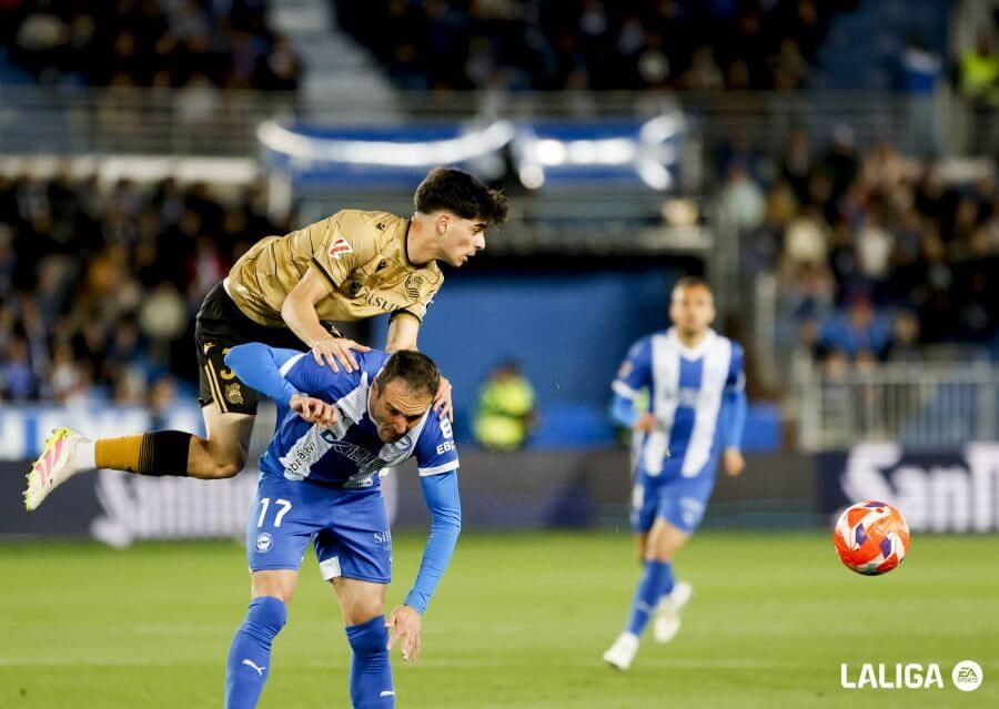  Lance del partido entre el Deportivo Alavés y la Real Sociedad disputado en Mendizorroza (Foto: La