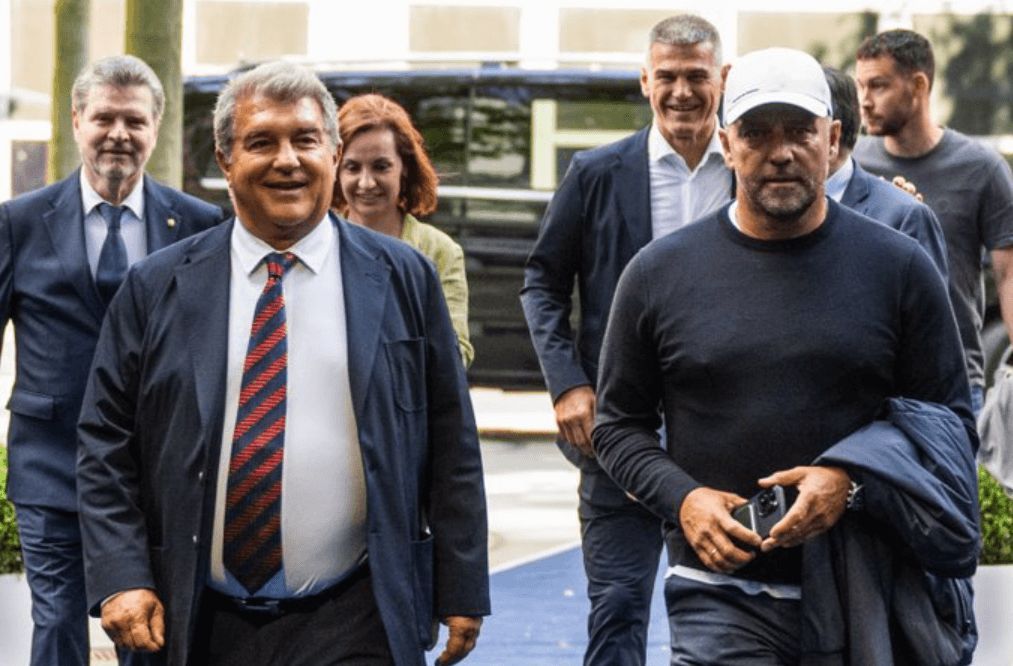 Joan Laporta y Hansi Flick llegan juntos para ver la final de Champions del Barça balonmano