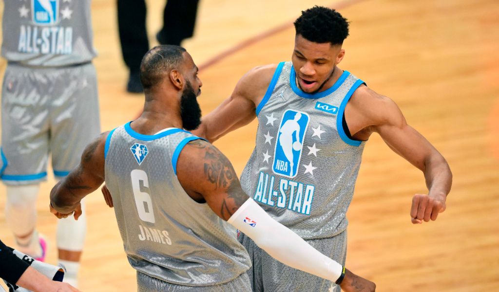  LeBron James y Giannis Antetokounmpo celebrando en un partido del All-Star (Fuente: Cordon Press)