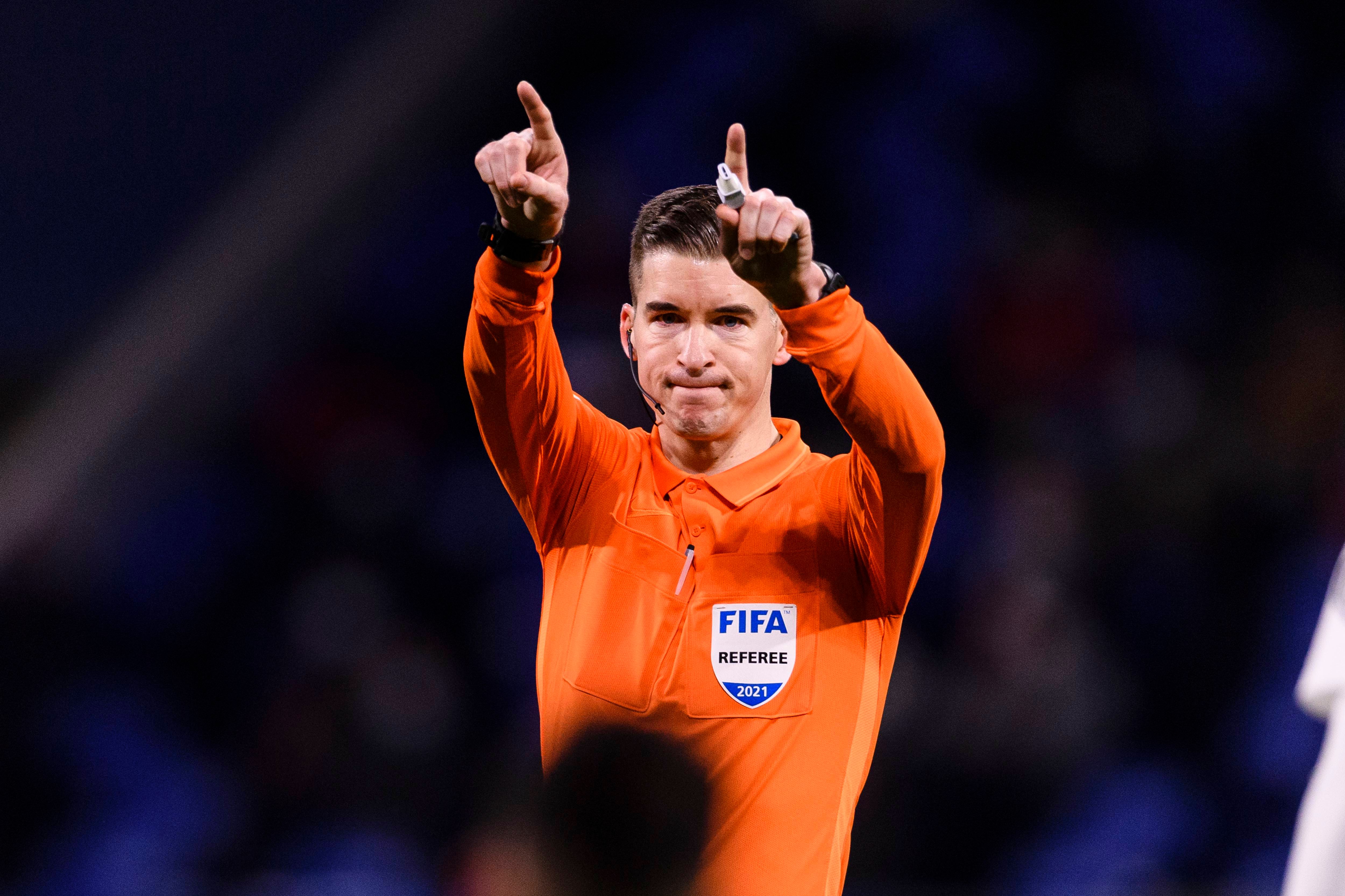  El árbitro François Letexier, durante un partido.