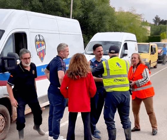 Levante UD reparte comida por los pueblos
