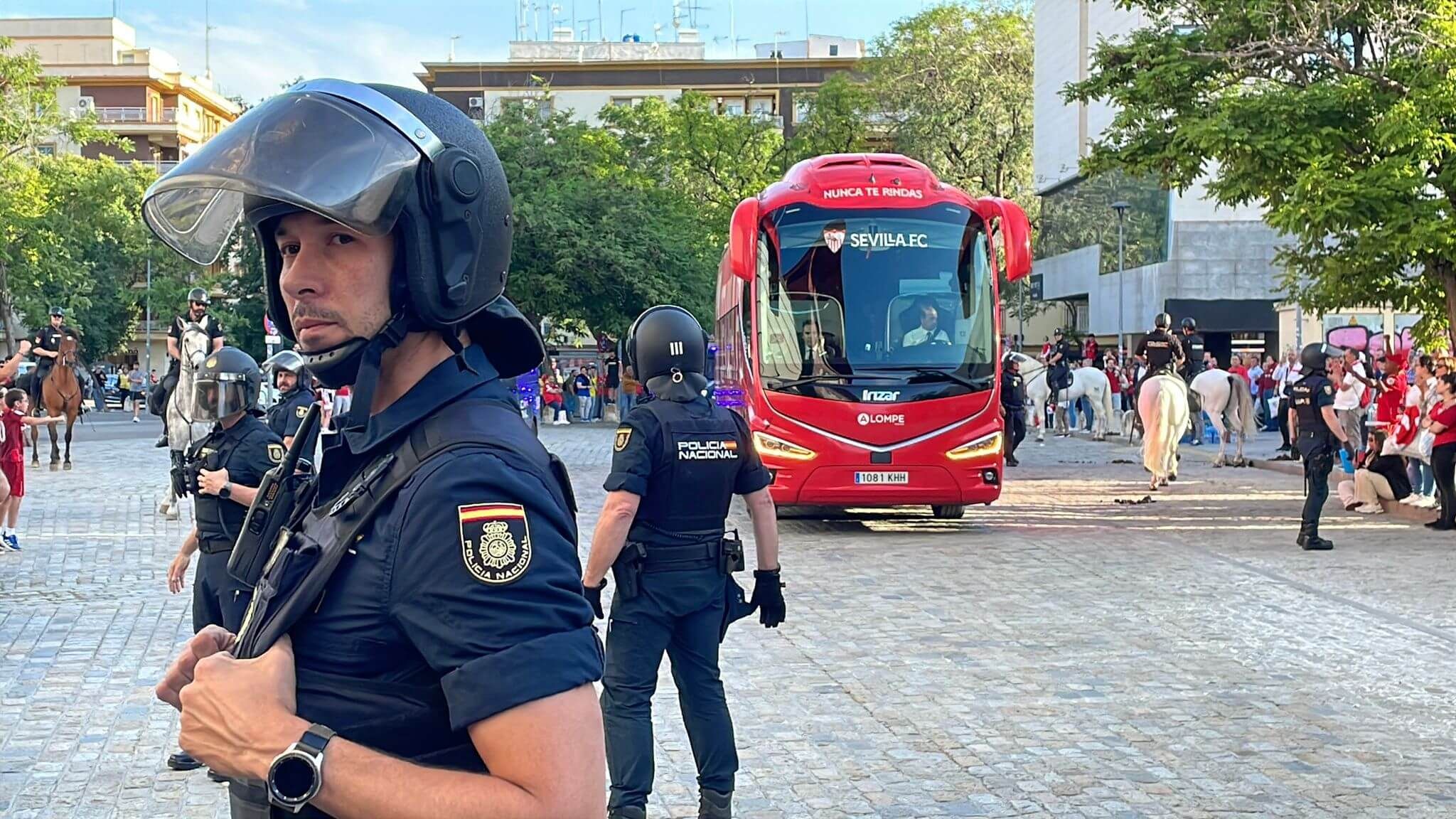  Llegada del Sevilla al Sánchez-Pizjuán.