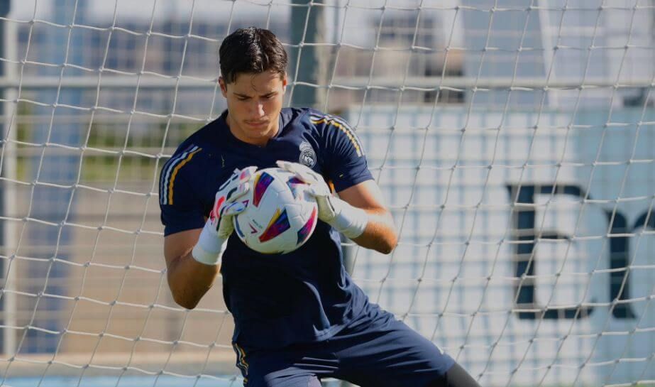 Lucas Cañizares, en un entrenamiento con el Real Madrid.