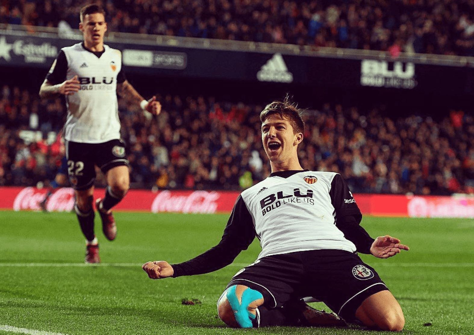  Luciano Vietto celebra un gol con el Valencia CF.