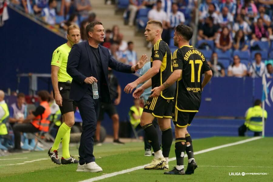  Luis Carrión habla con Alemao y Sebas Moyano.