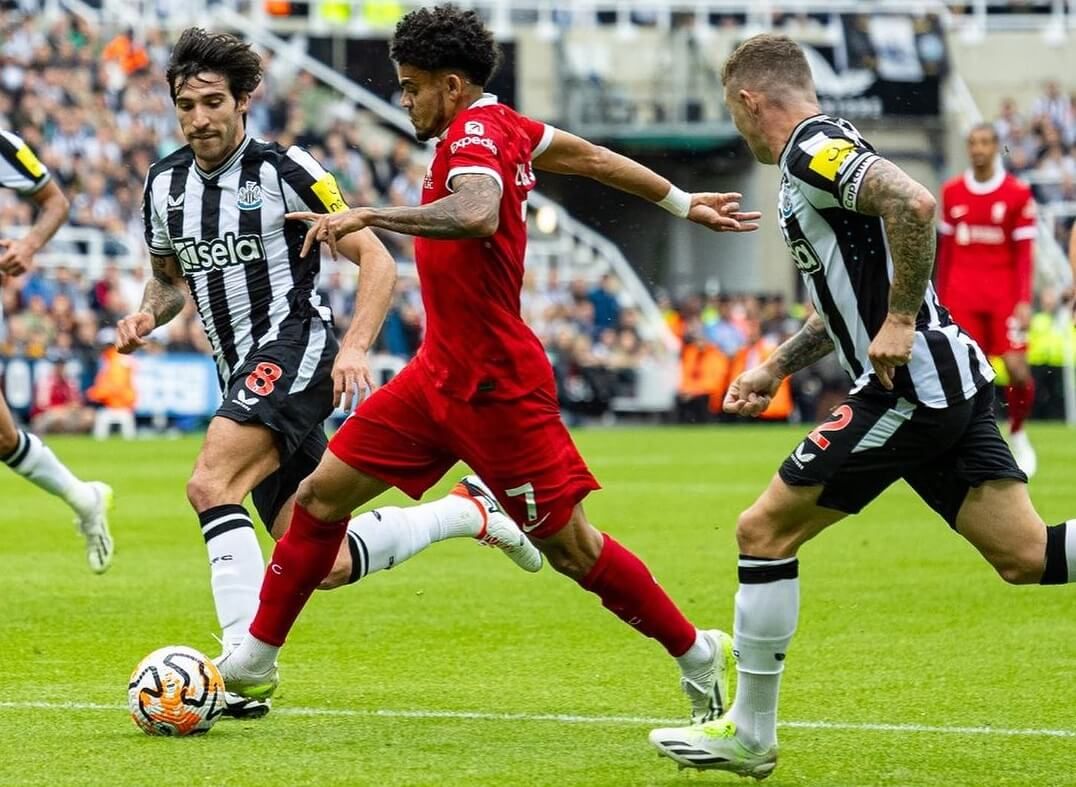  Luis Díaz, durante un partido con el Liverpool.