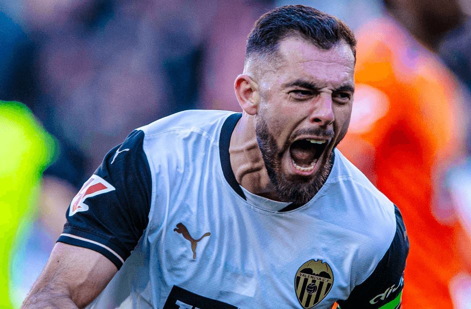 Luis Rioja celebra su gol ante el Celta. Es uno de los preferidos de Papi Gavi