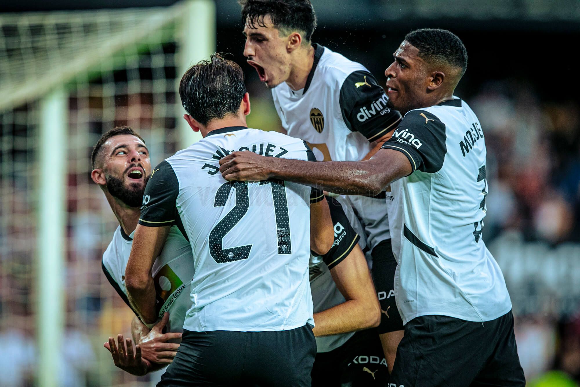  Luis Rioja celebra su gol ante el Girona FC.