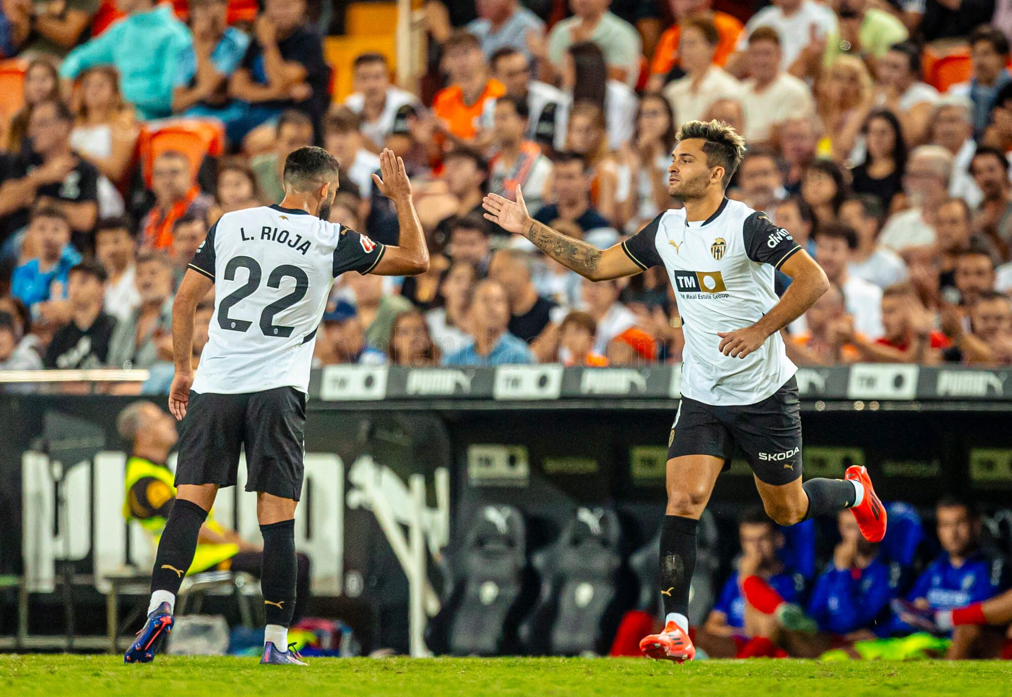  Luis Rioja y Hugo Duro, ante el CA Osasuna.