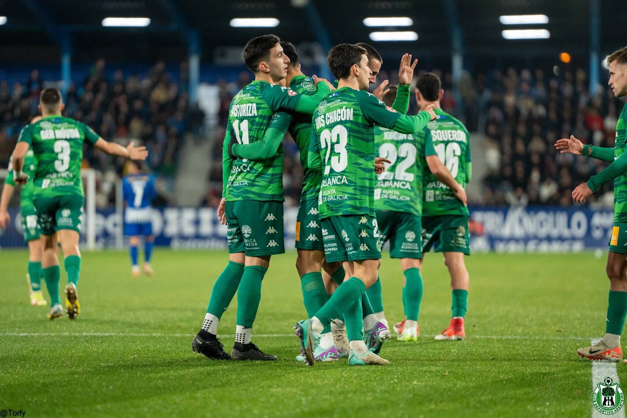  Luis Chacón celebra un gol con el Arenteiro.