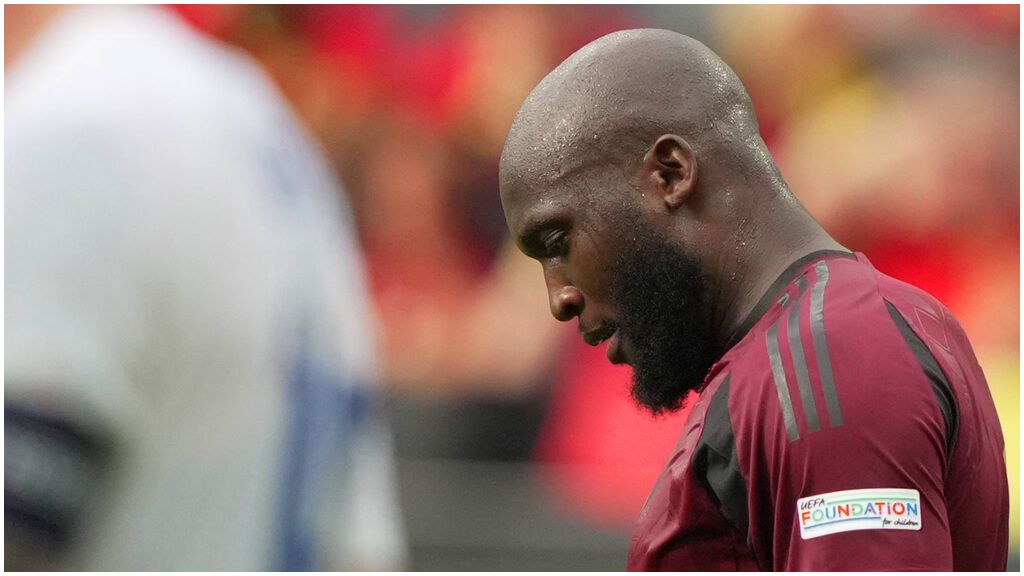 Lukaku, cabizbajo durante el Bélgica - Eslovaquia.