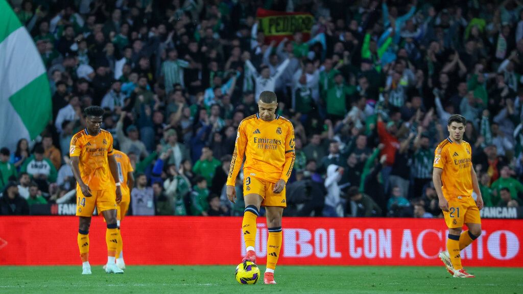  Los jugadores del Real Madrid en el Benito Villamarín (Fuente: Cordon Press)