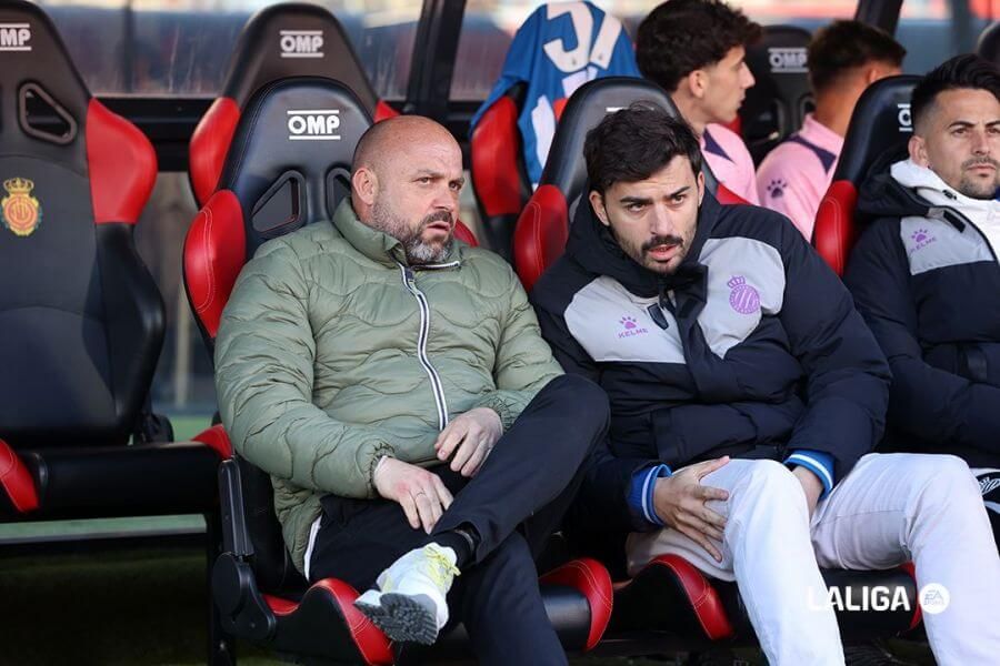 Manolo González, en el banquillo del Espanyol-Mallorca.