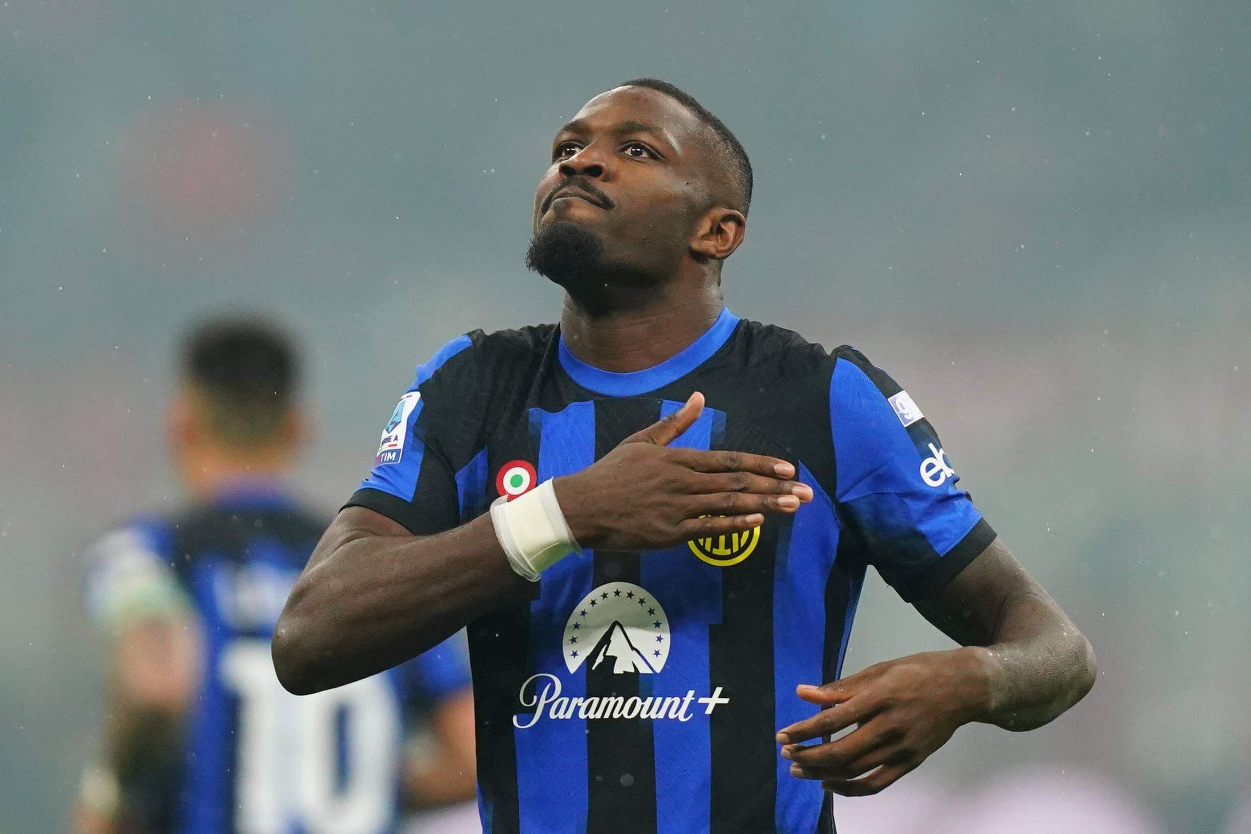 Marcus Thuram celebra un gol al Milan en el derbi.