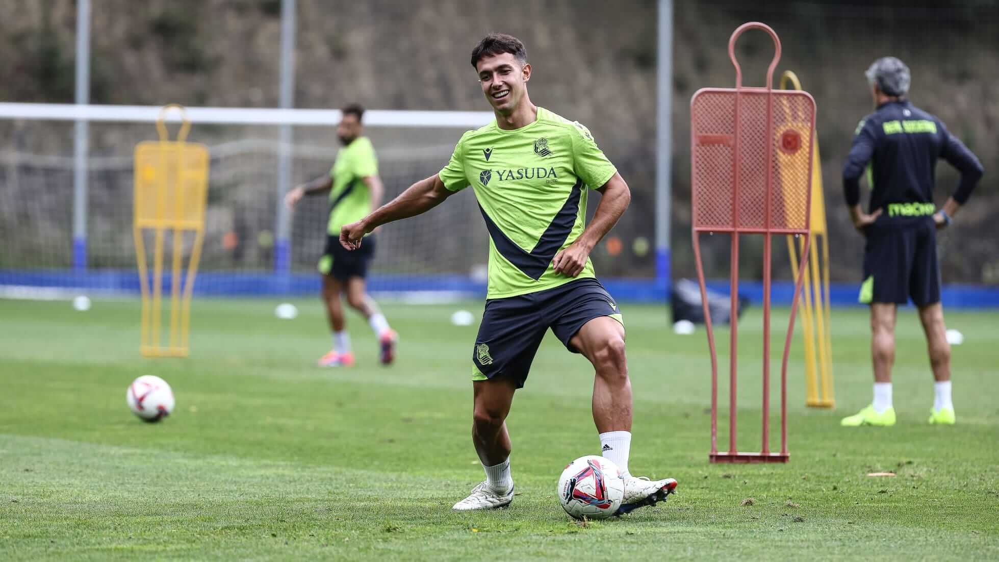 Martin Zubimendi en el entrenamiento en Zubieta de este lunes.