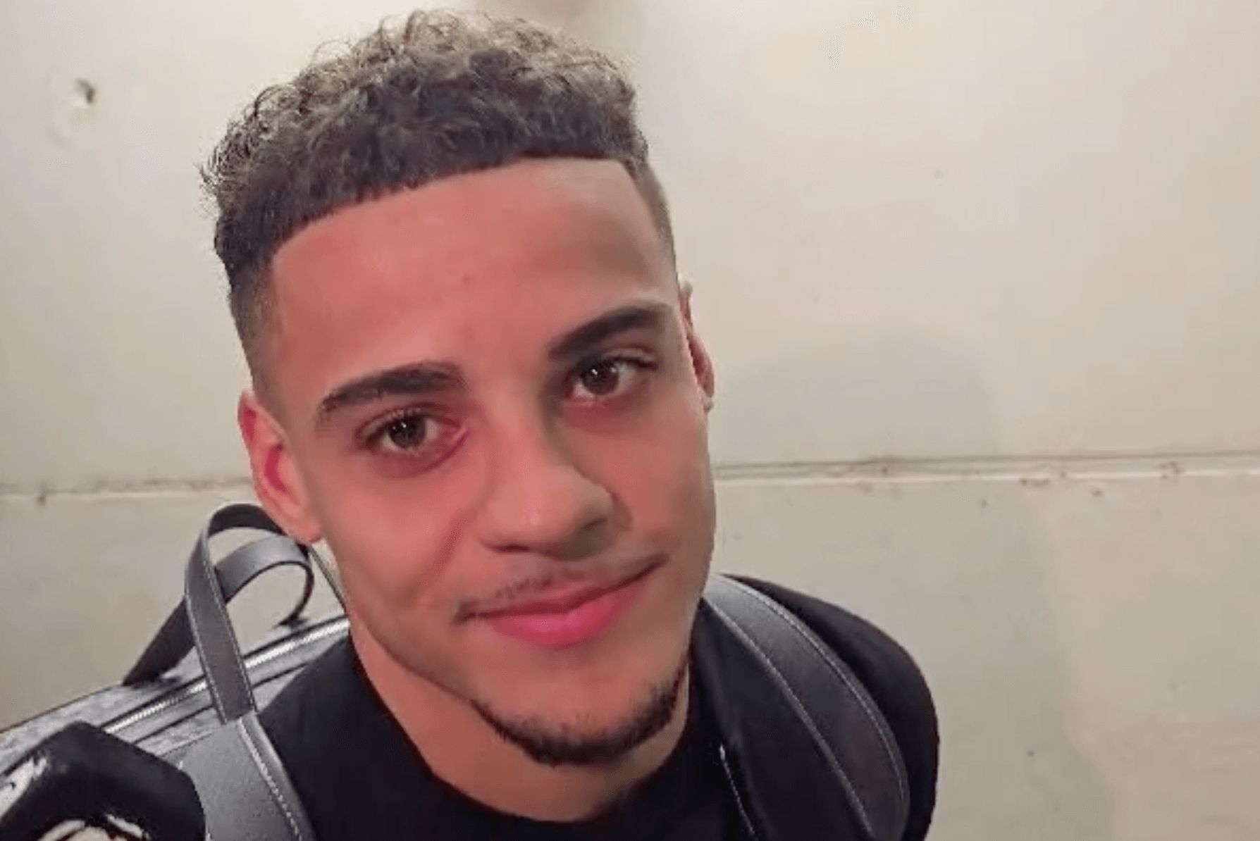  Max Aarons a su llegada a Valencia