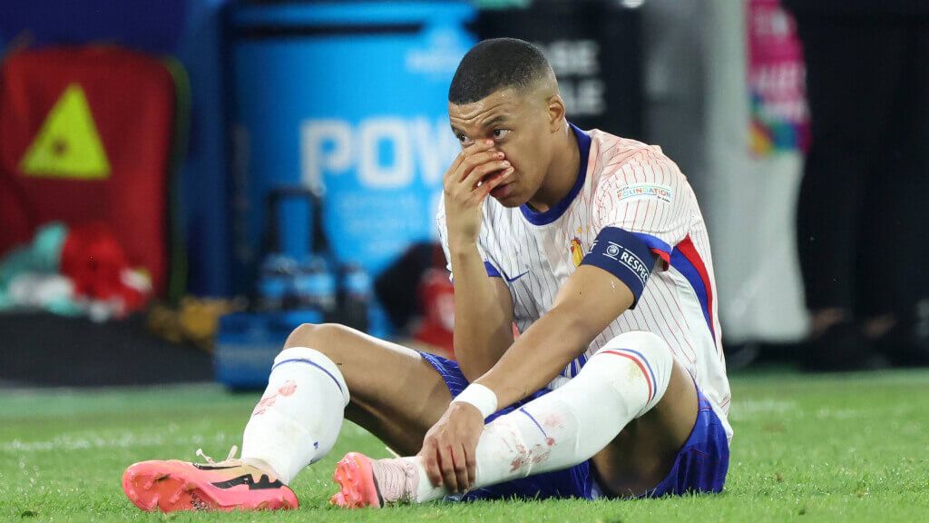  Kylian Mbappé tocándose la nariz en el partido ante Austria (Fuente: Cordon Press)