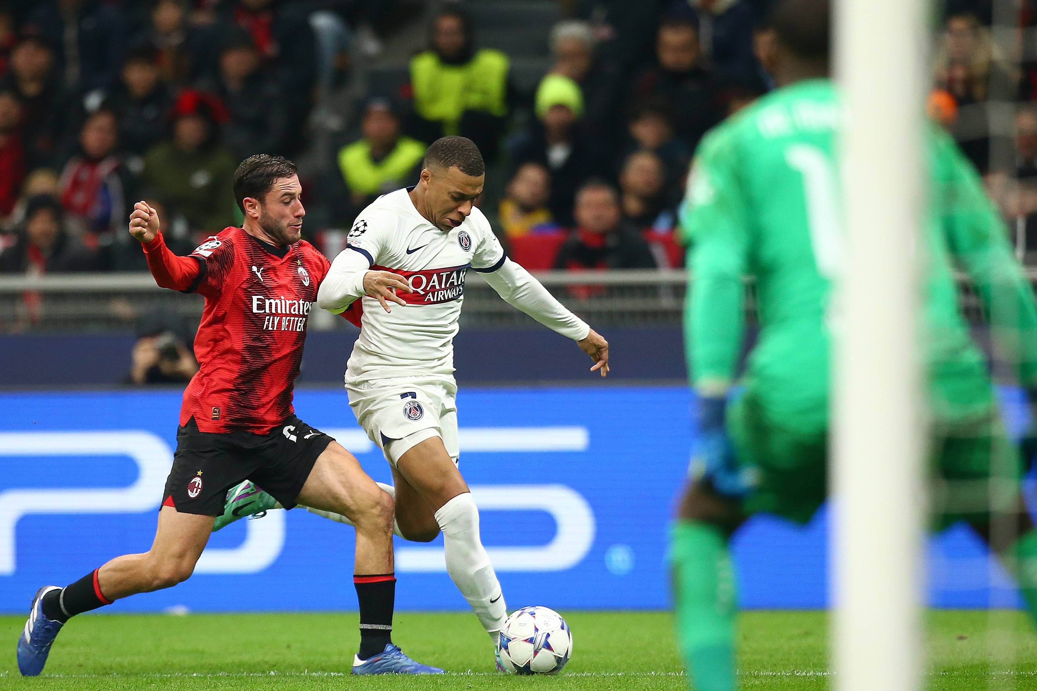 Mbappé y su PSG no pudieron hacer nada contra la gran defensa rossonera.
