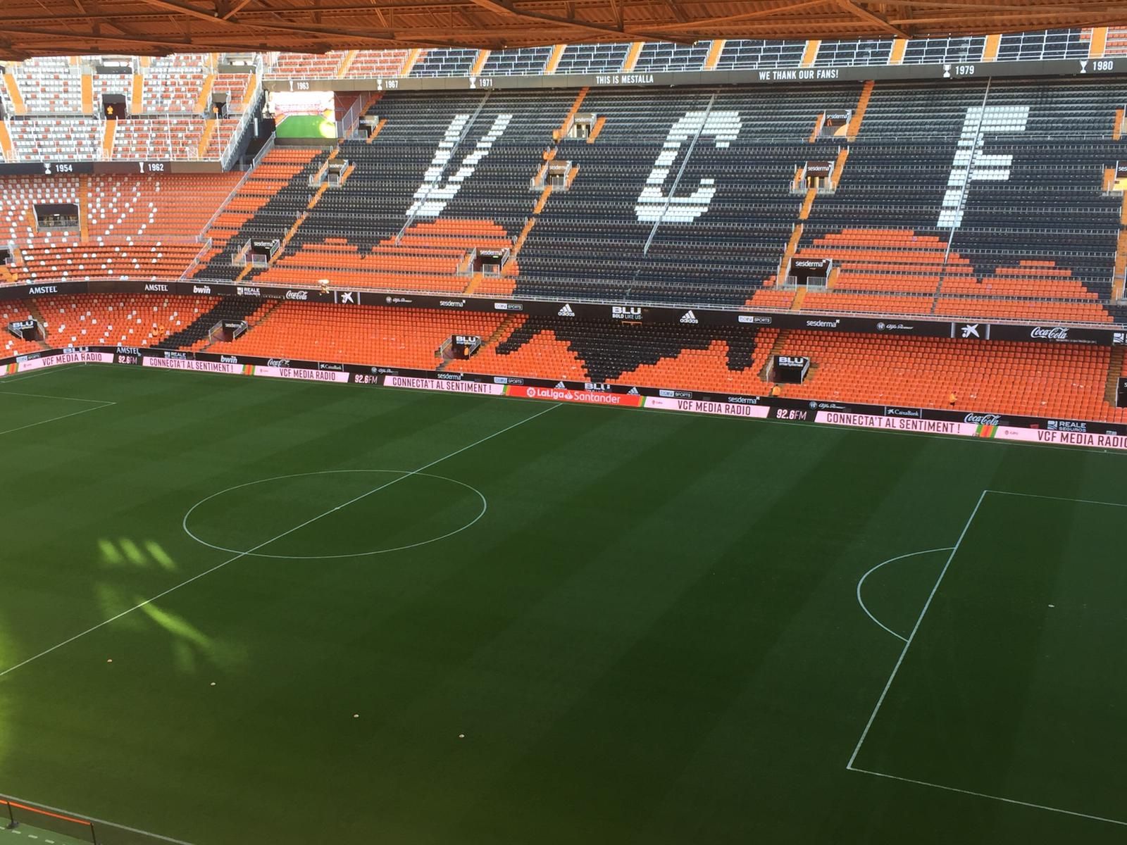  Estadio de Mestalla, antes de un partido.