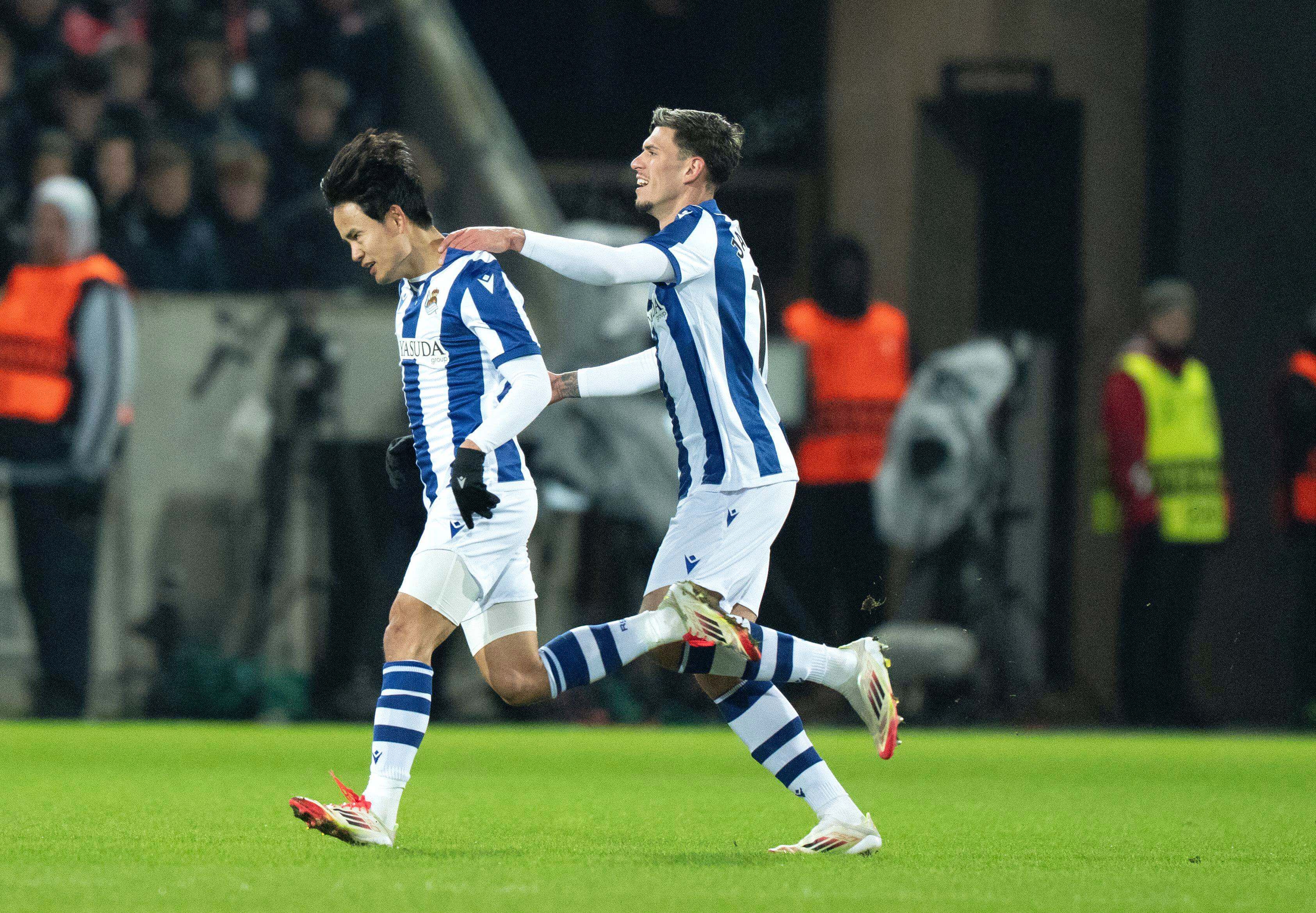Take Kubo celebra su gol en el Midtjylland-Real Sociedad.