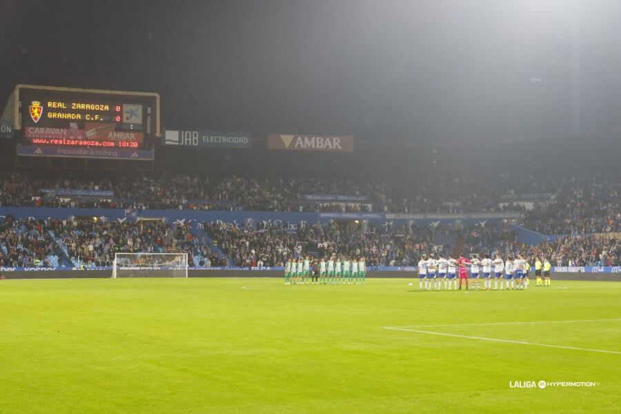 Minuto de silencio en el Zaragoza-Granada