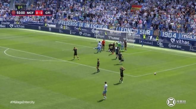 Momento en el que Dioni tuvo que ser atendido sobre el terreno de juego.