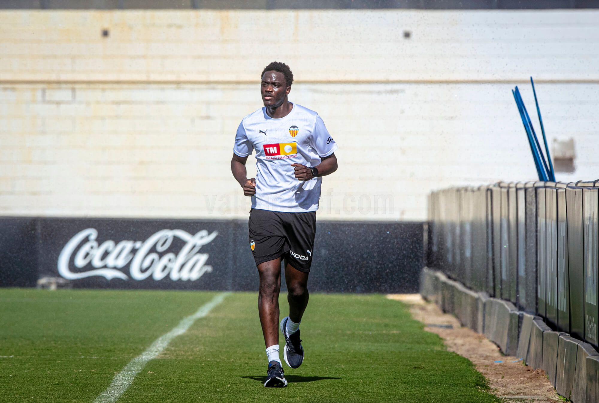  Mouctar Diakhaby vuelve a correr mientras el Valencia CF se adapta a la DANA