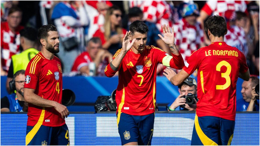  Nacho, Morata y Le Normand, en el primer partido de España.