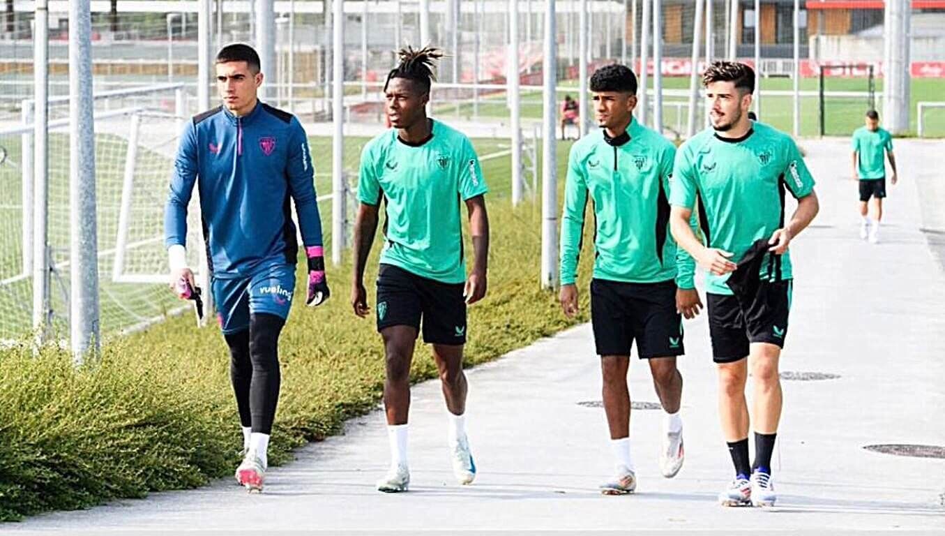  Alex Padilla, Nico Williams, Adu Ares y Nico Serrano salen a entrenar por la mañana en Lezama.