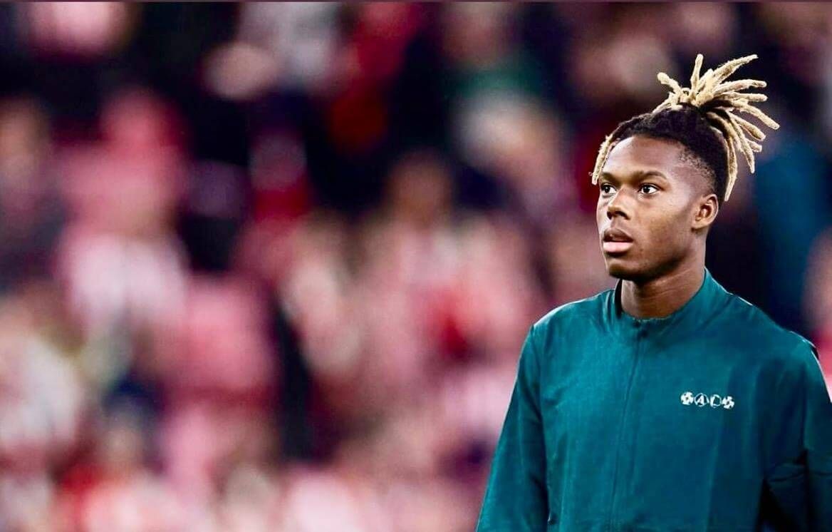  El extremo Nico Williams, en un calentamiento de un partido.