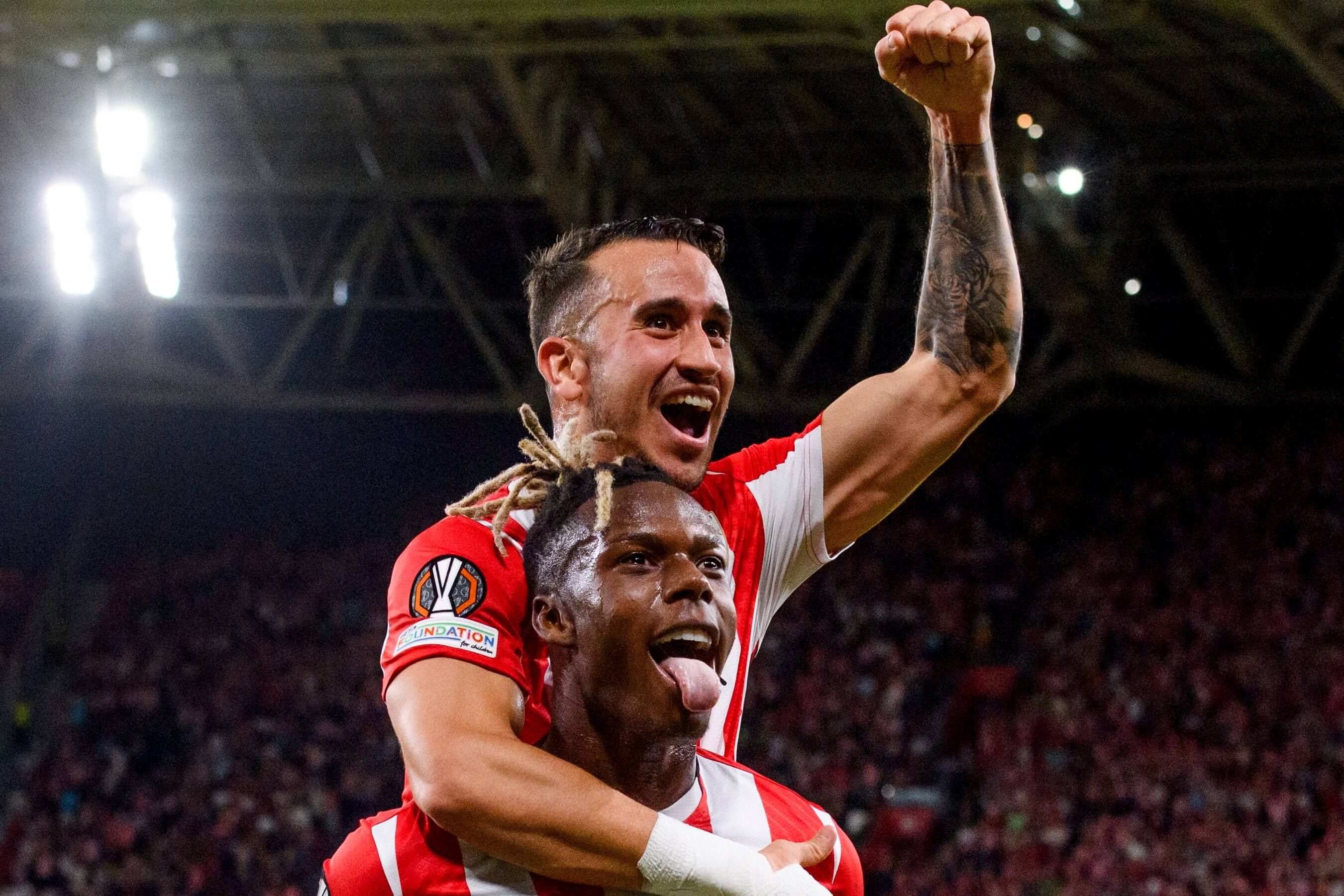 Alex Berenguer y Nico Williams celebran un gol ante el Slavia Praga en San Mamés.