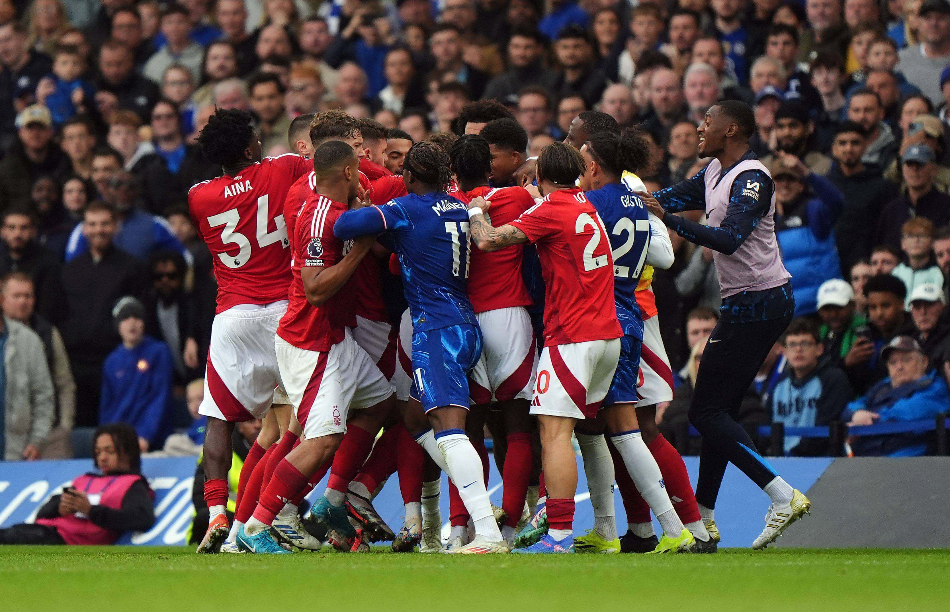  Pelea entre los jugadores de Nottingham Forest y Chelsea.