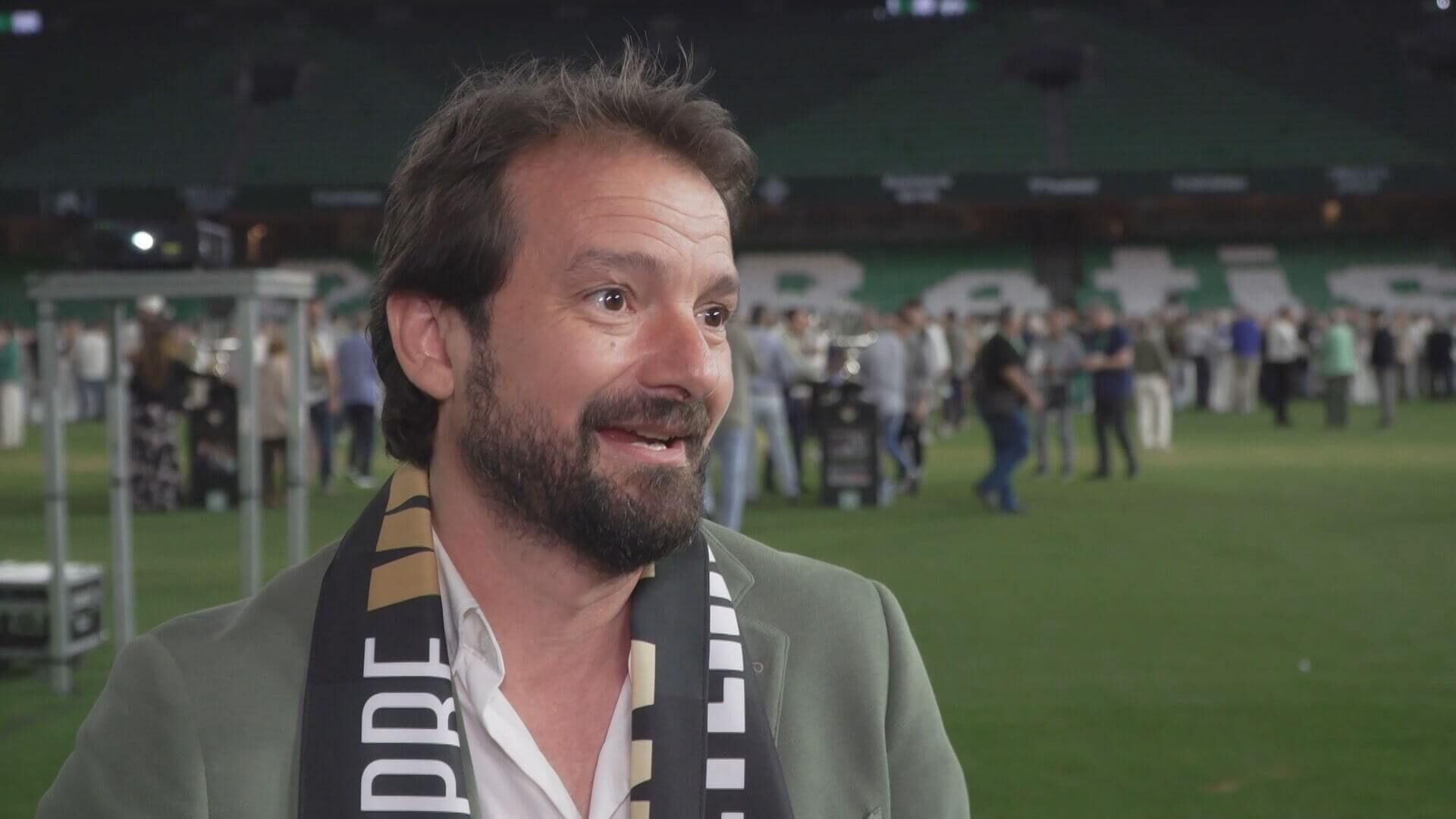  Álex Ortiz, el cantante del nuevo himno del Betis