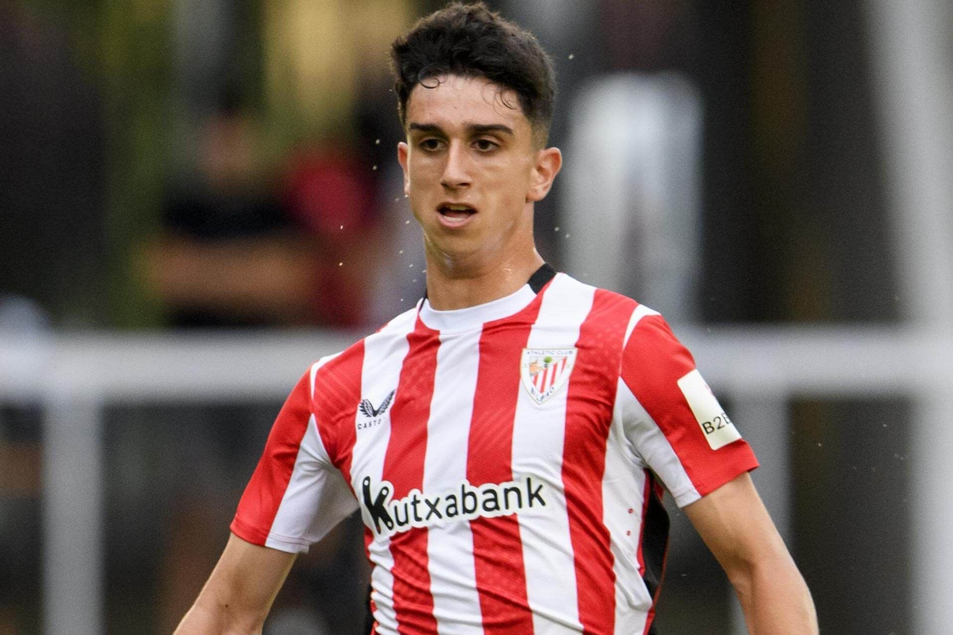  El zurdo alavés Aingeru Olabarrieta, en el amistoso ante el Racing de Santander ganado en Lasesarre.