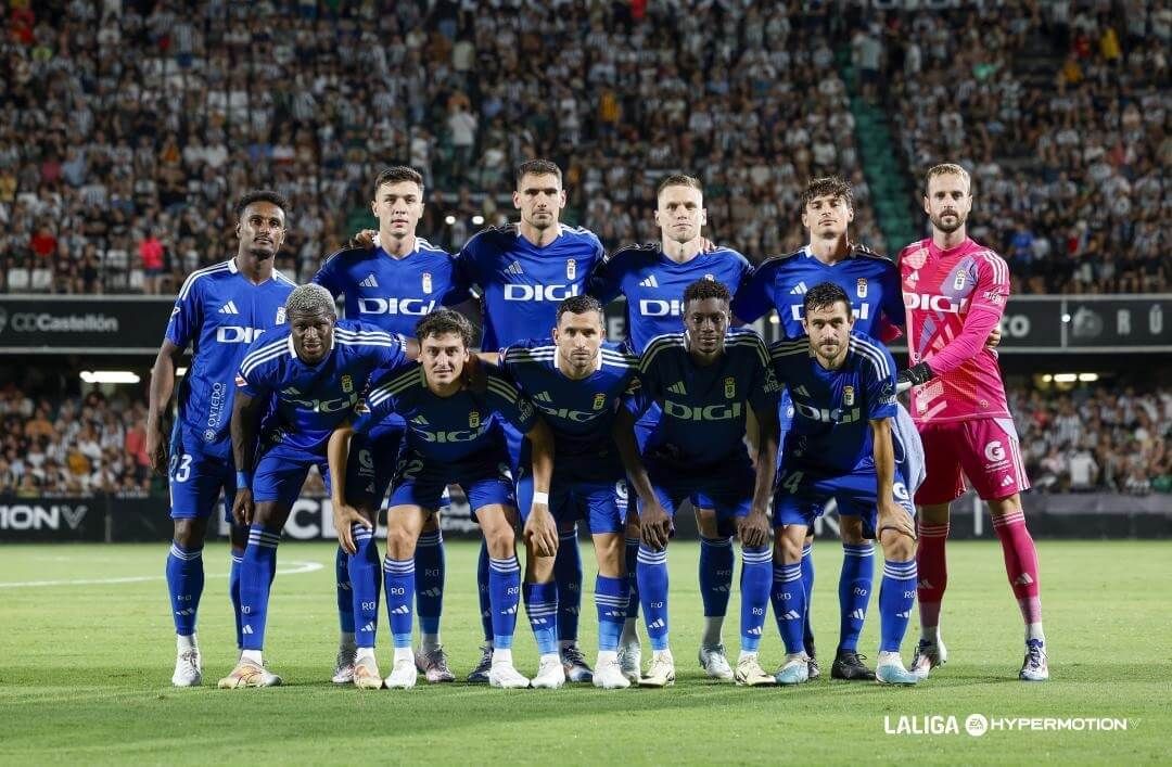  Once inicial del Real Oviedo en Castalia en el partido de la jornada 2 de LALIGA HYPERMOTION.