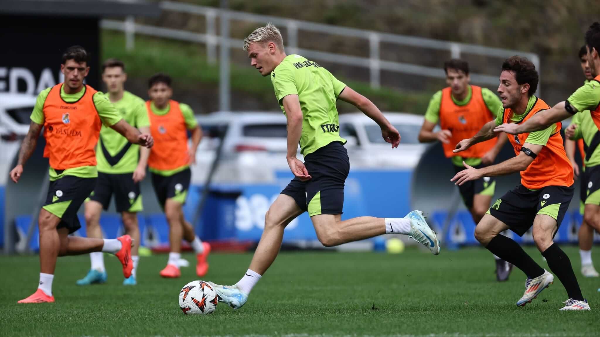  Orri Oskarsson en un entrenamiento en Zubieta.