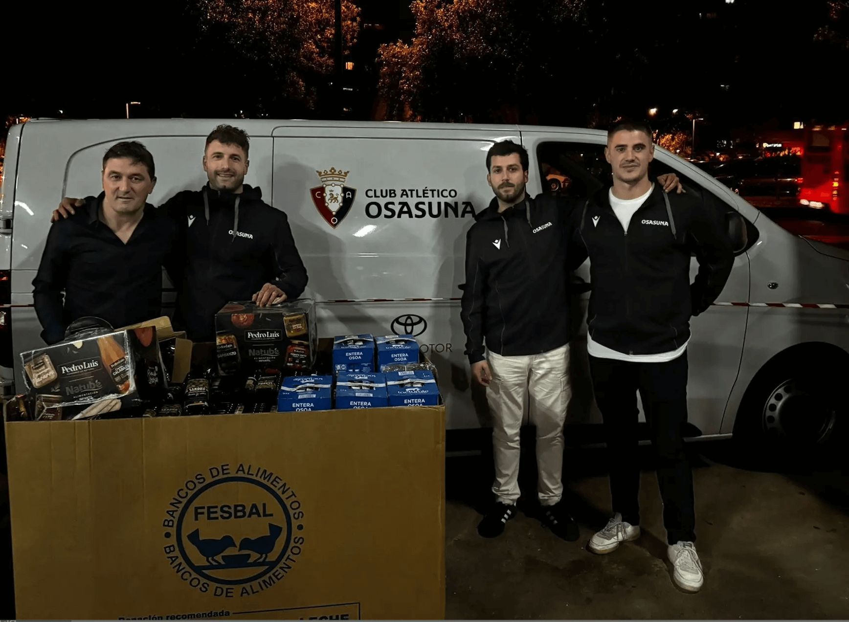 Osasuna ya trajo una tonelada de comida a Mestalla