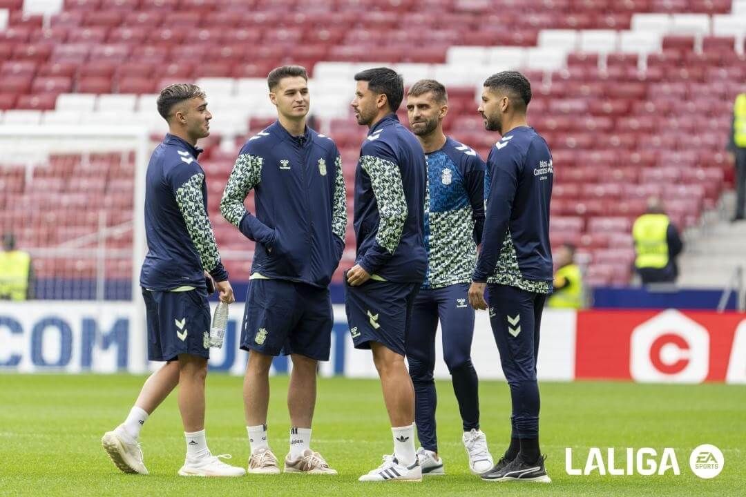 Pejiño, segundo por la derecha, antes de un partido con la UD Las Palmas.