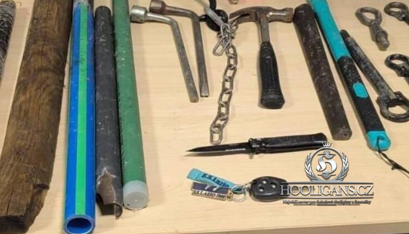 Las armas requisadas a los ultras de la Lazio que asaltaron a los de la Real Sociedad (Foto: Hoolig