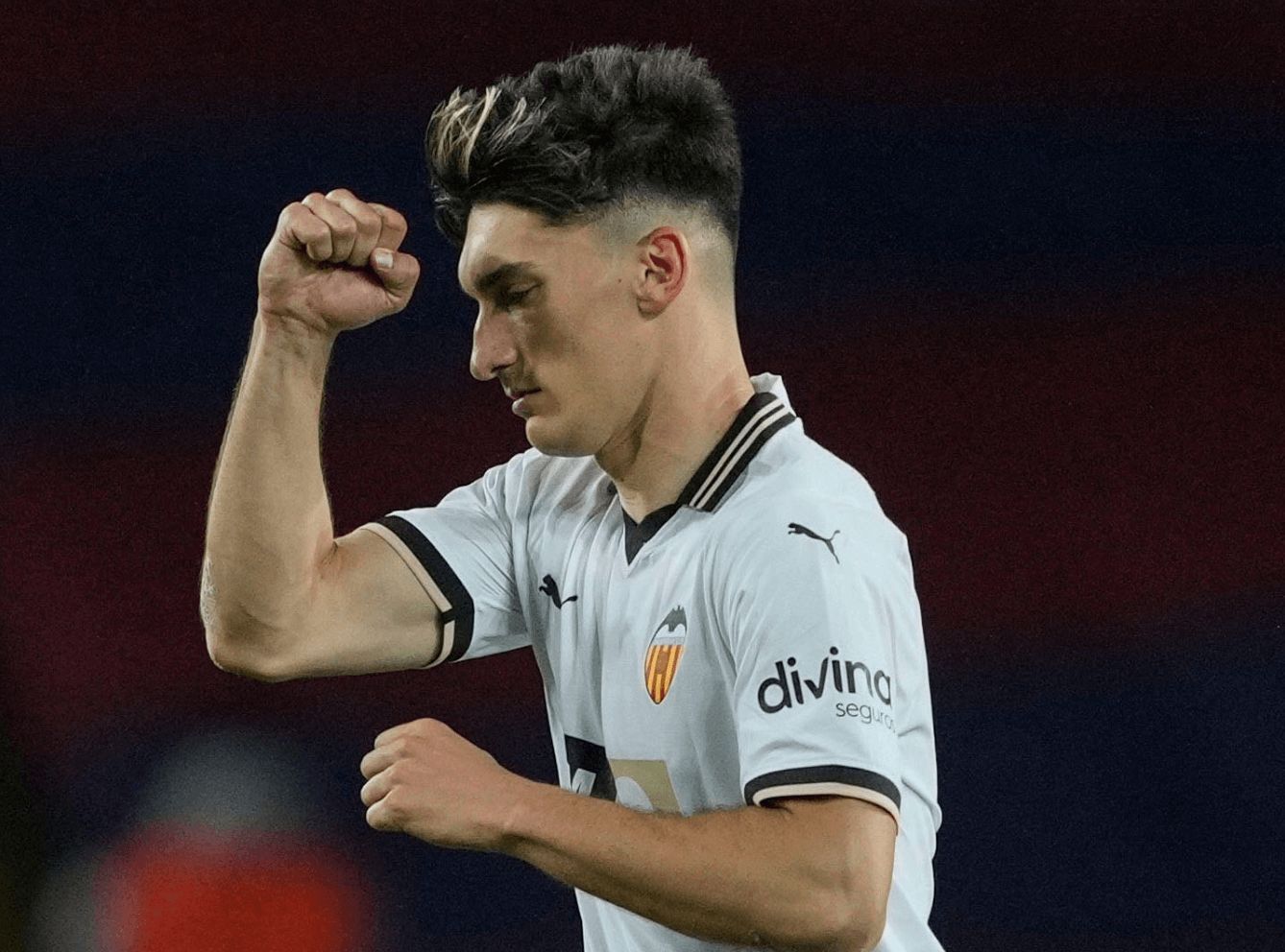  Pepelu celebra un gol.