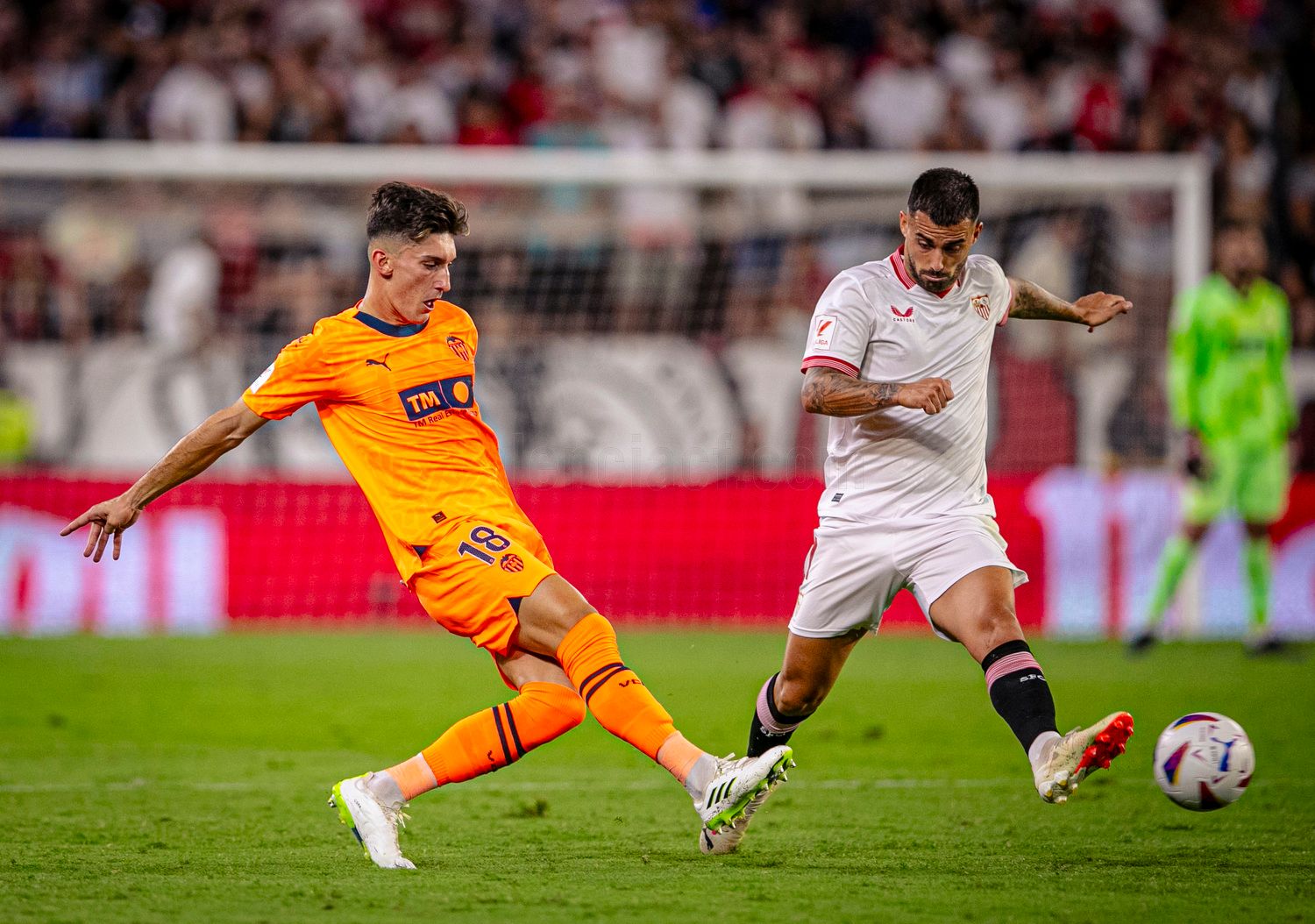  Pepelu en su debut en liga ante el Sevilla FC. (Foto:Valencia CF)
