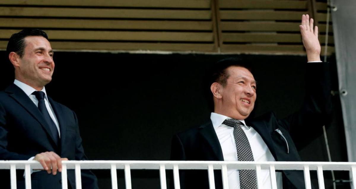  Peter Lim junto a Amadeo Salvo