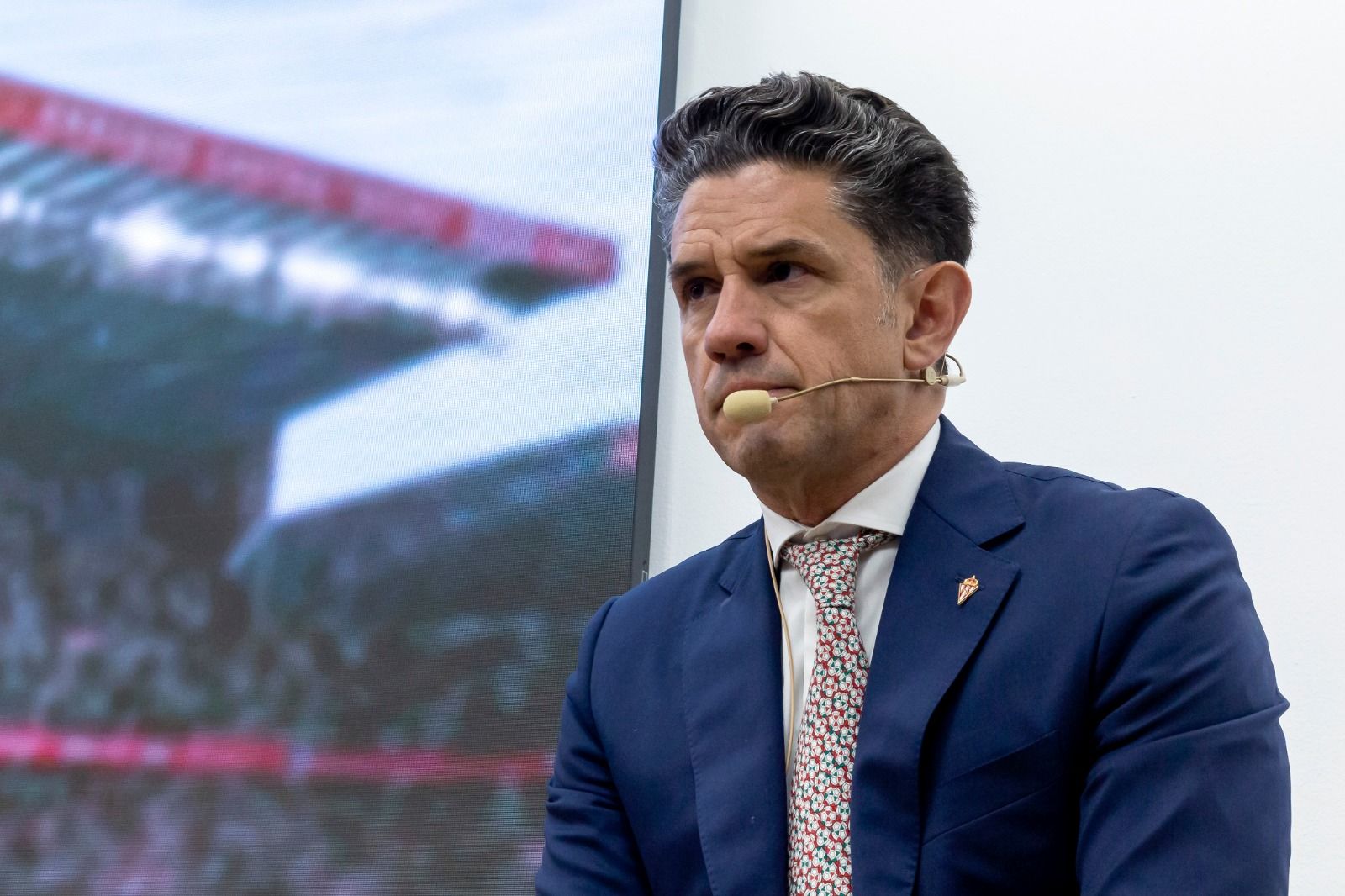  Presentación de Alejandro Irarragorri con el Sporting.