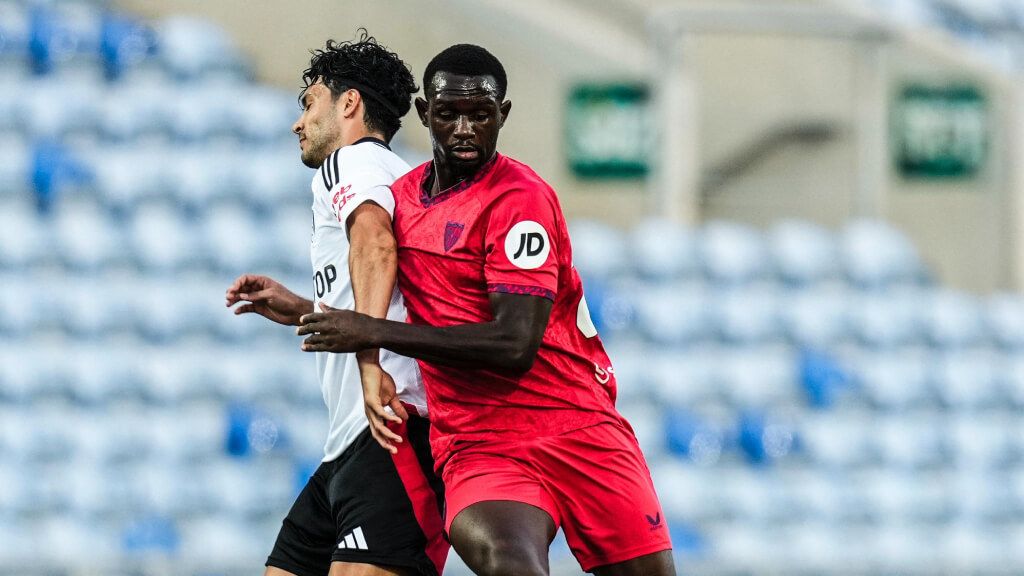  Nianzou, ante el Fulham.