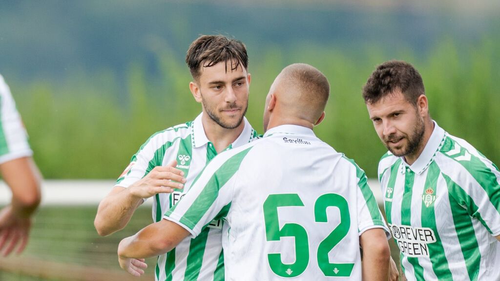  Pablo García, celebrando un gol con Iker Losada.